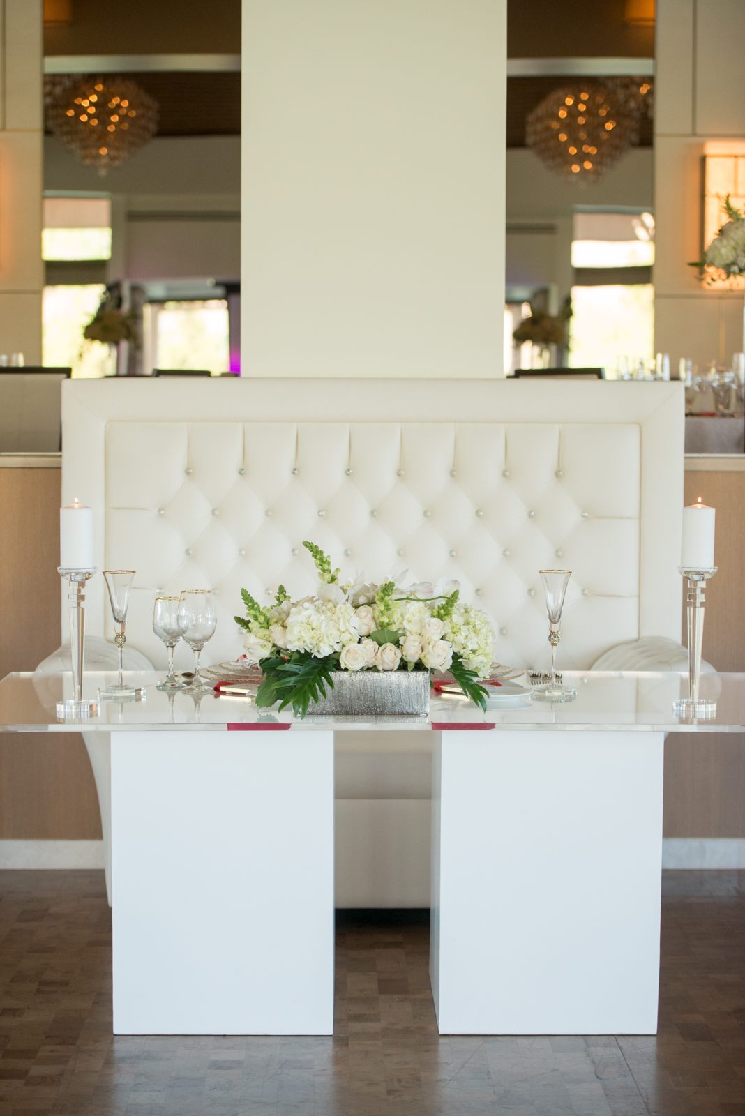 Sweetheart Table_Plexi Glass_Acrylic_White Wedding